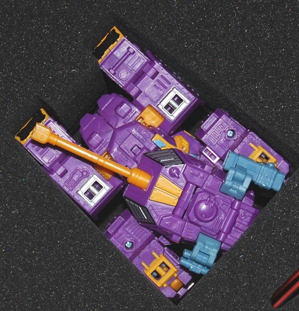 BotCon 2013   First Looks At Machine Wars Termination Set Out Of The Box  (22 of 31)